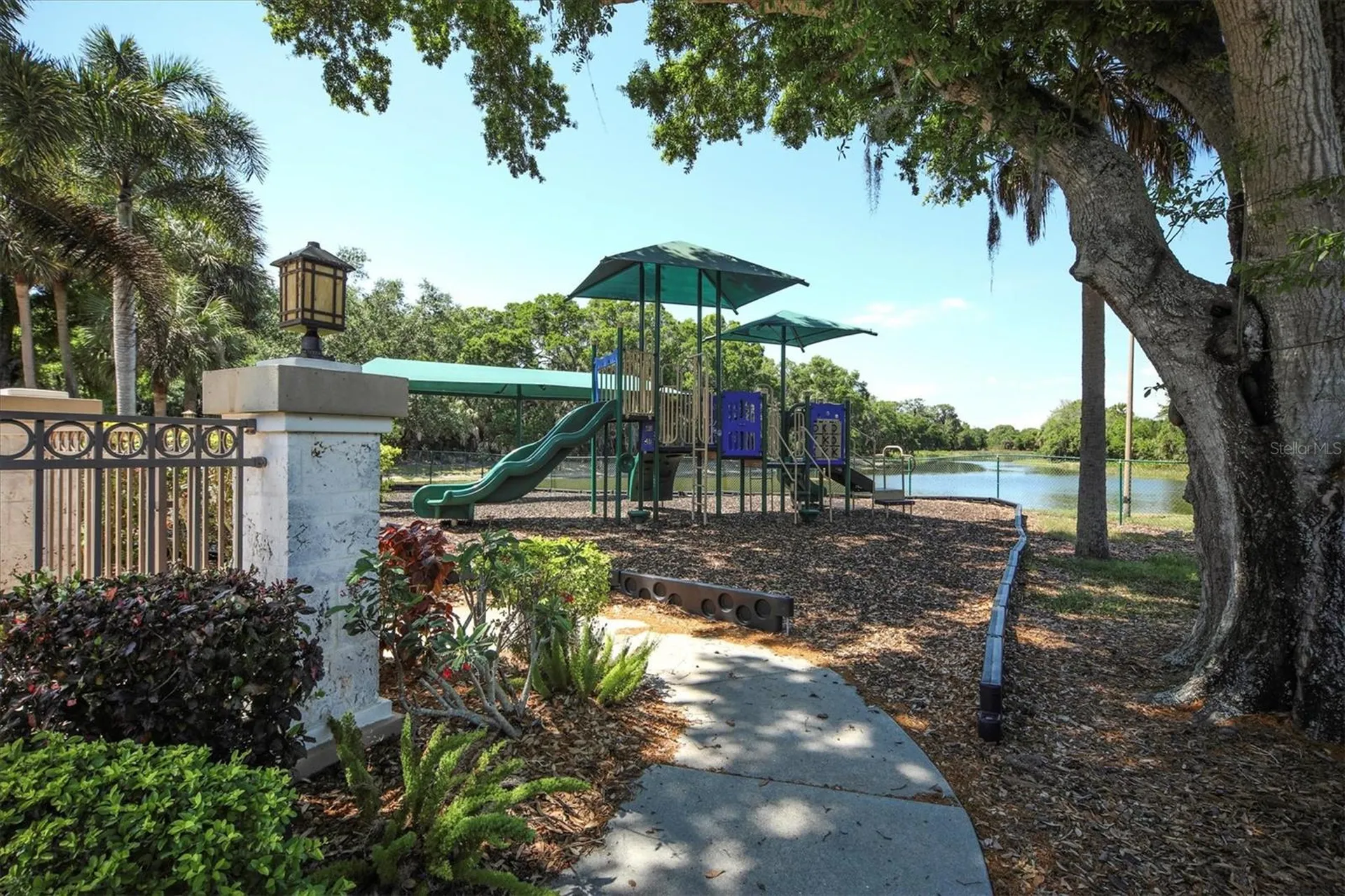 8501 Park Shore Lane Sarasota FL 34238