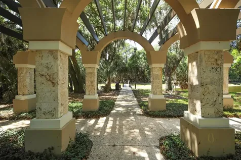 8501 Park Shore Lane Sarasota FL 34238