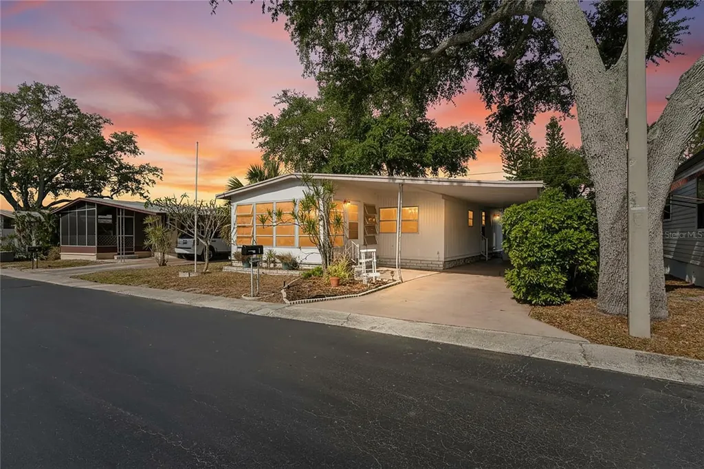 6950 46th Avenue N St Petersburg FL 33709