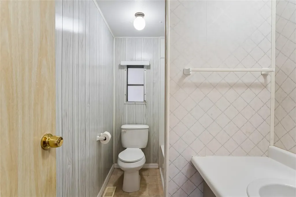6950 46th Avenue N St Petersburg FL 33709