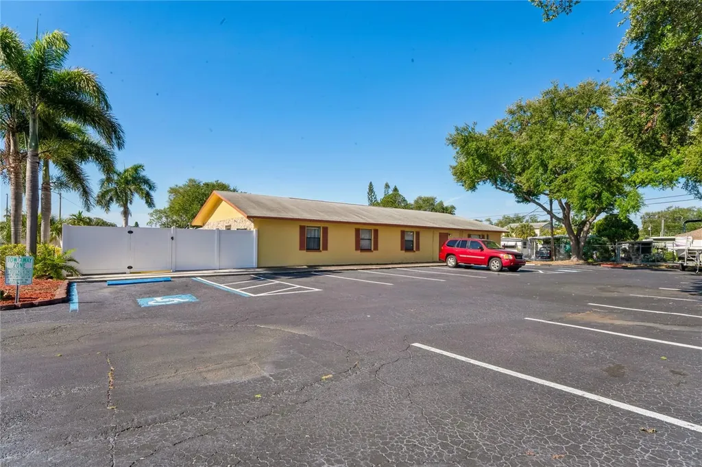 6950 46th Avenue N St Petersburg FL 33709