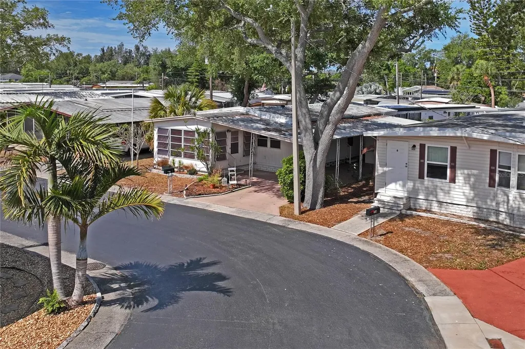 6950 46th Avenue N St Petersburg FL 33709