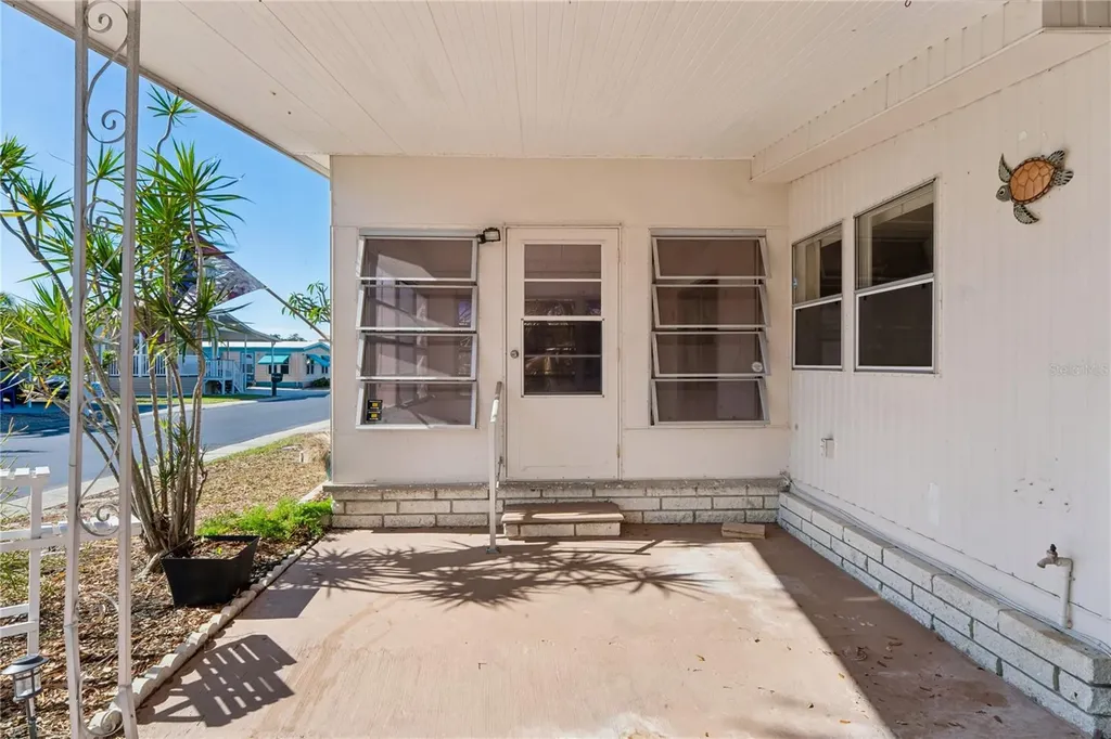 6950 46th Avenue N St Petersburg FL 33709