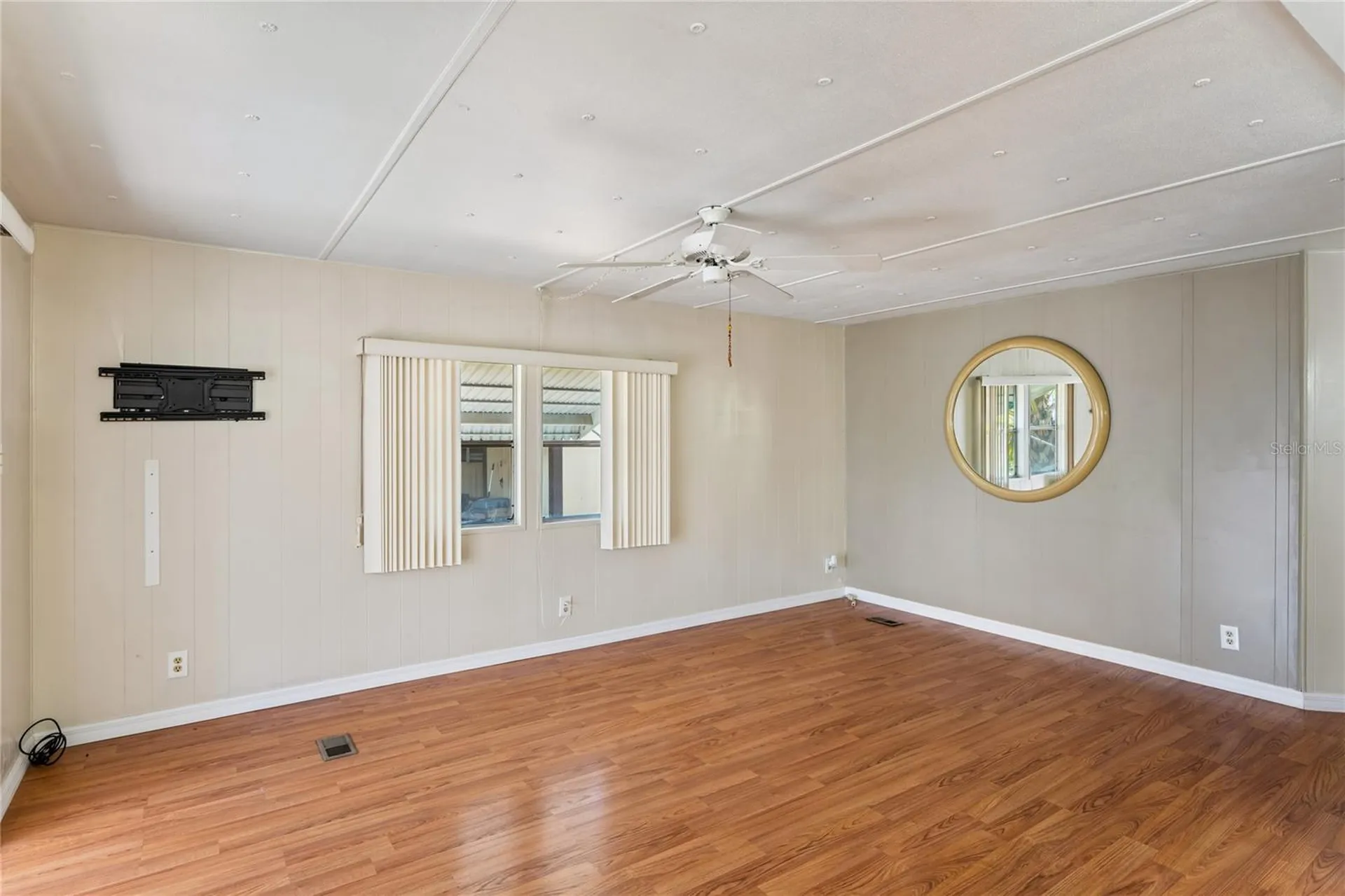 6950 46th Avenue N St Petersburg FL 33709