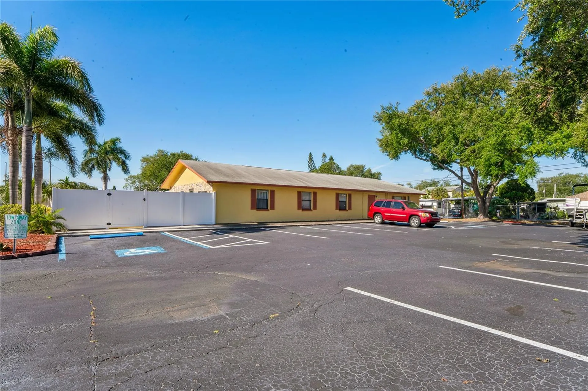 6950 46th Avenue N St Petersburg FL 33709
