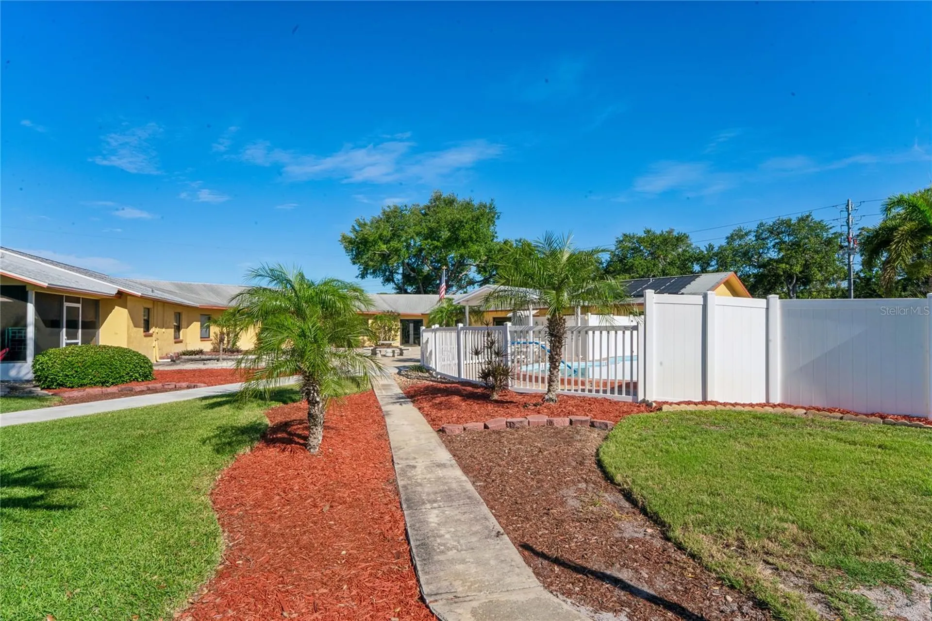 6950 46th Avenue N St Petersburg FL 33709