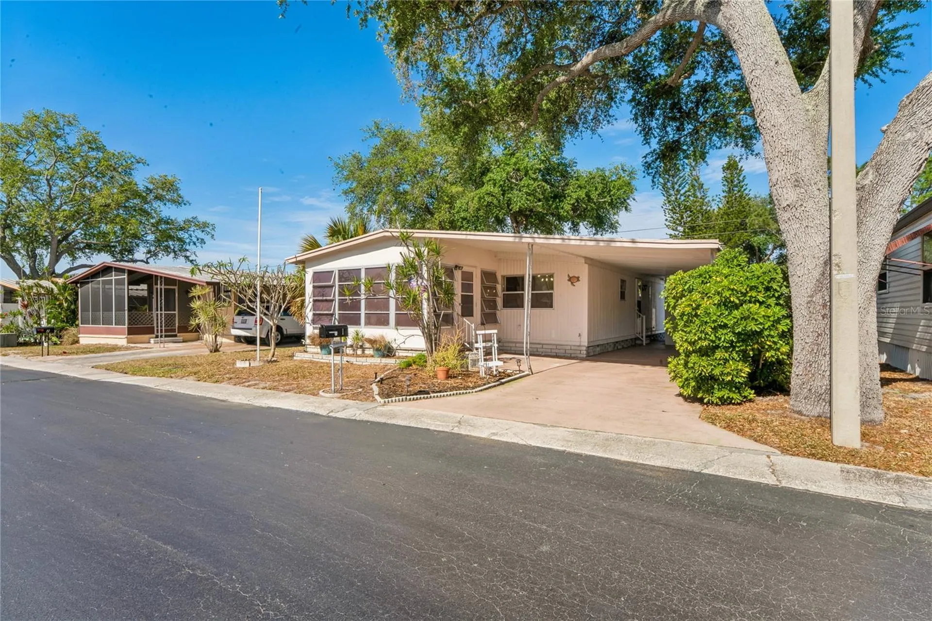 6950 46th Avenue N St Petersburg FL 33709