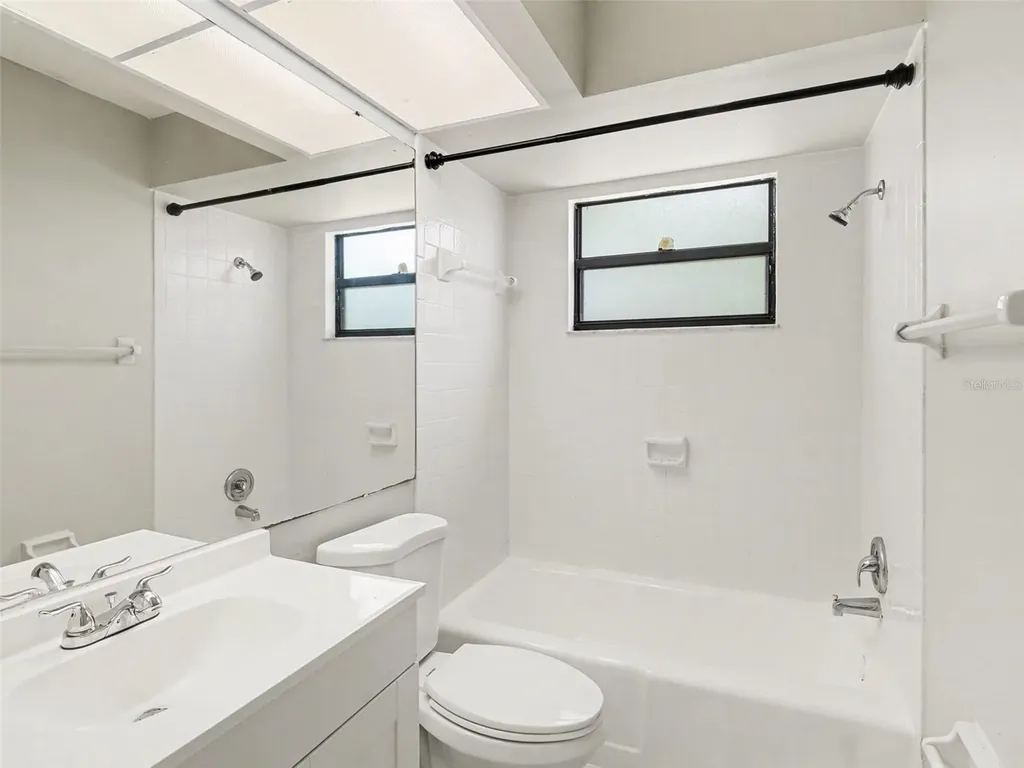 8211 Country Oaks Court Sarasota FL 34243