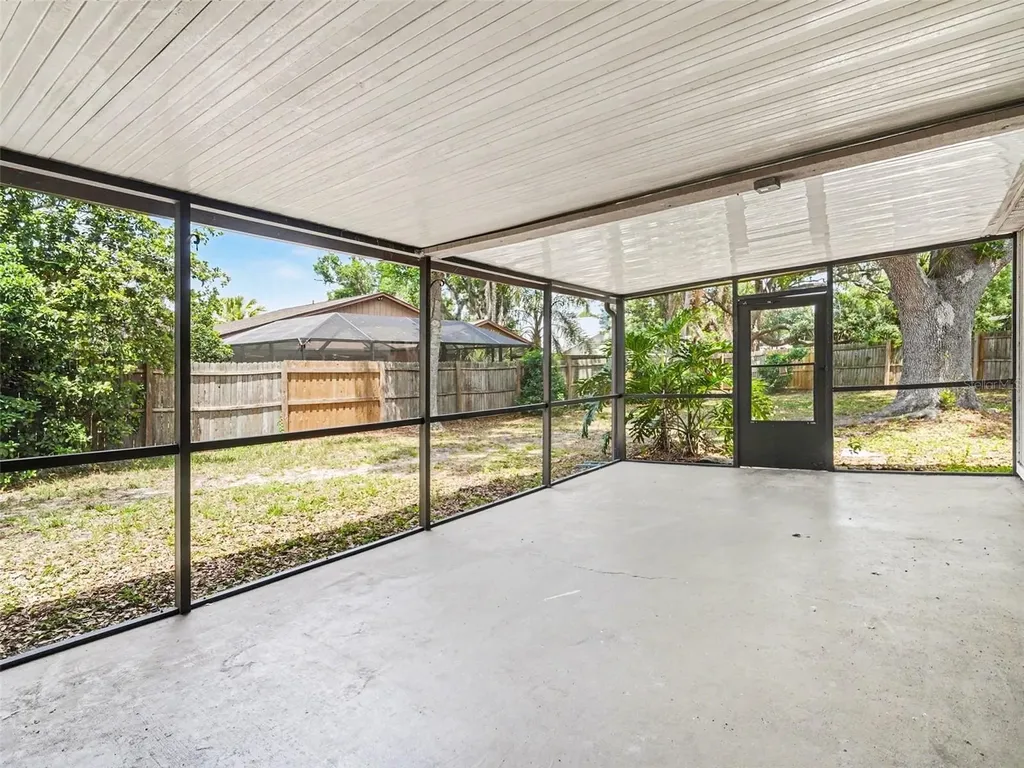 8211 Country Oaks Court Sarasota FL 34243