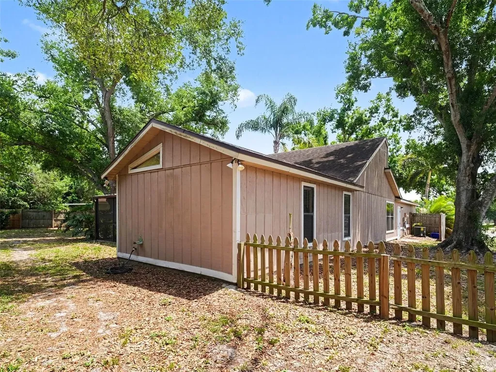 8211 Country Oaks Court Sarasota FL 34243