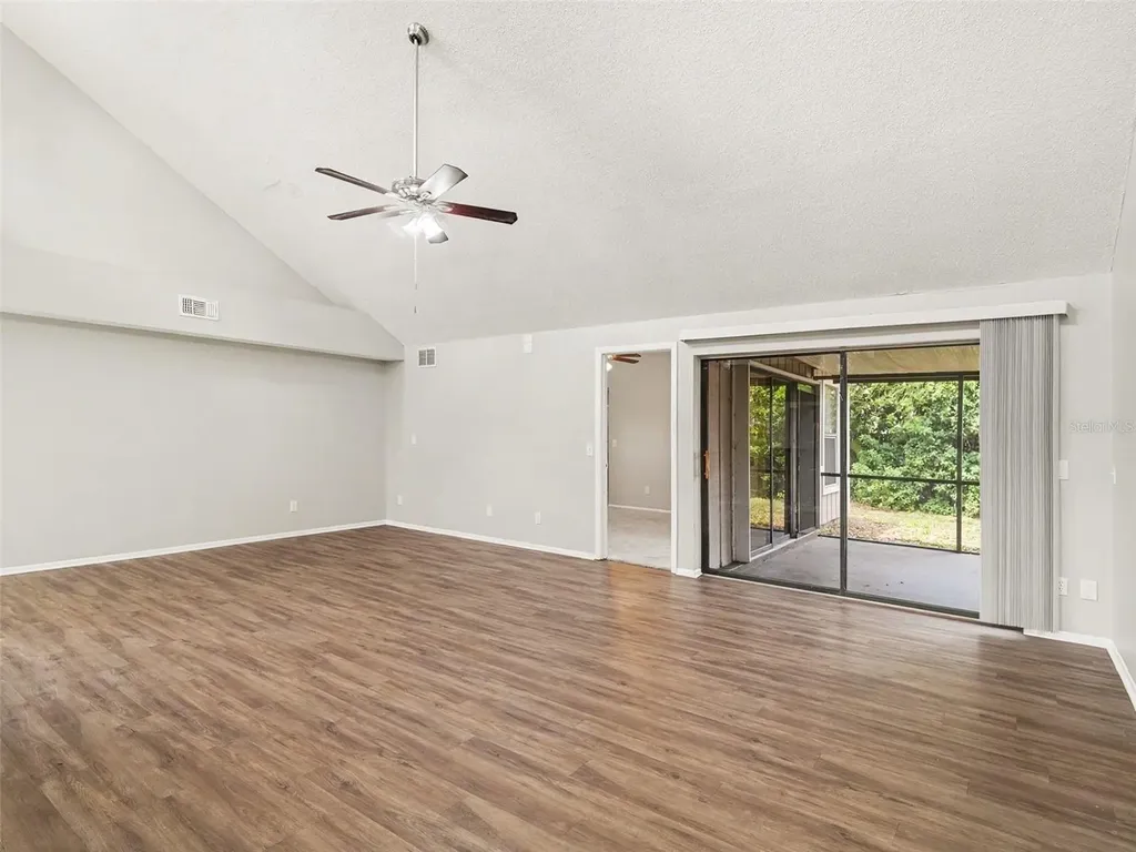 8211 Country Oaks Court Sarasota FL 34243