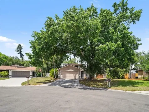 8211 Country Oaks Court Sarasota FL 34243