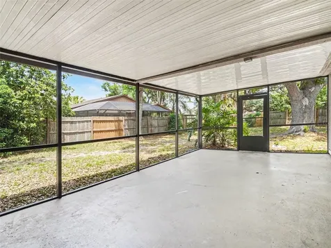 8211 Country Oaks Court Sarasota FL 34243