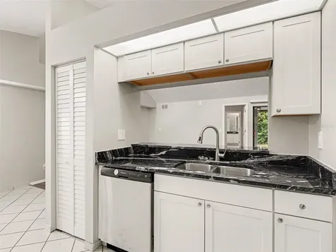 8211 Country Oaks Court Sarasota FL 34243