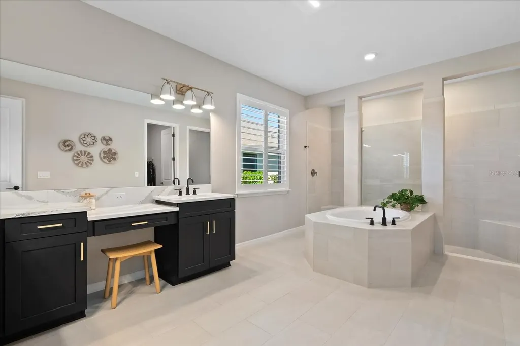 9293 Tequila Sunrise Drive Sarasota FL 34241