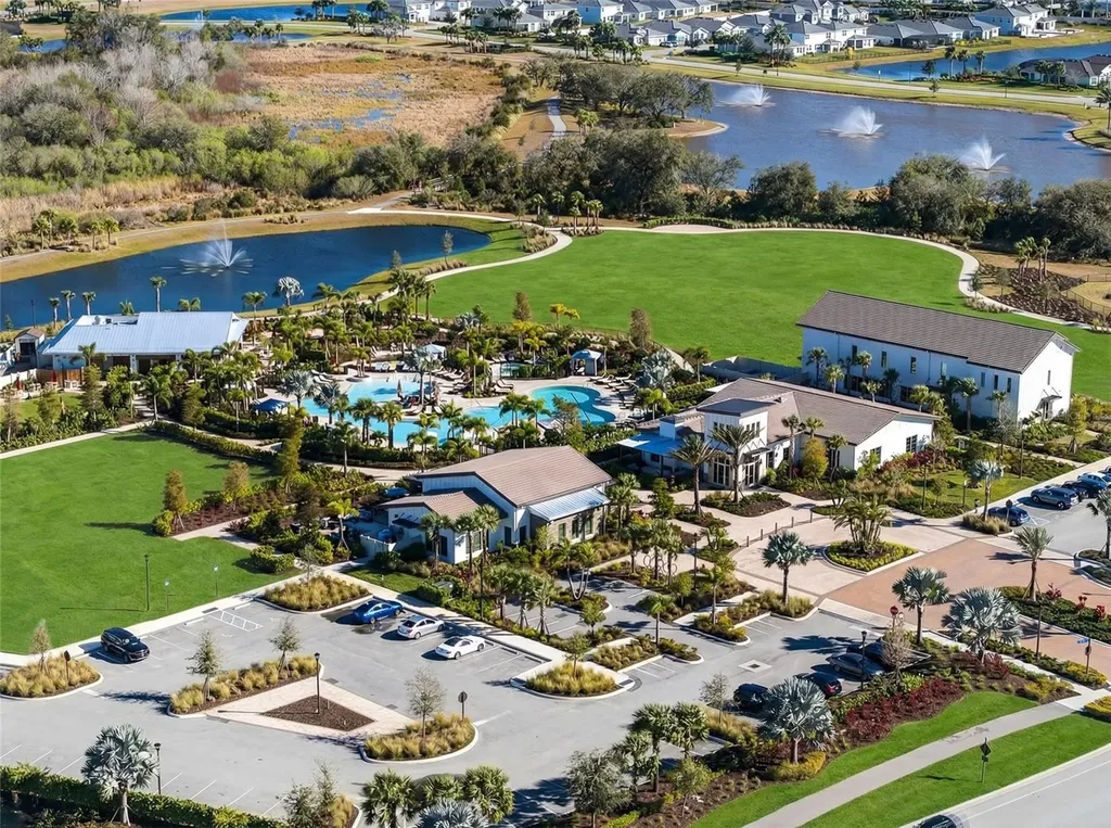 3307 Hilltop Circle Bradenton FL 34211