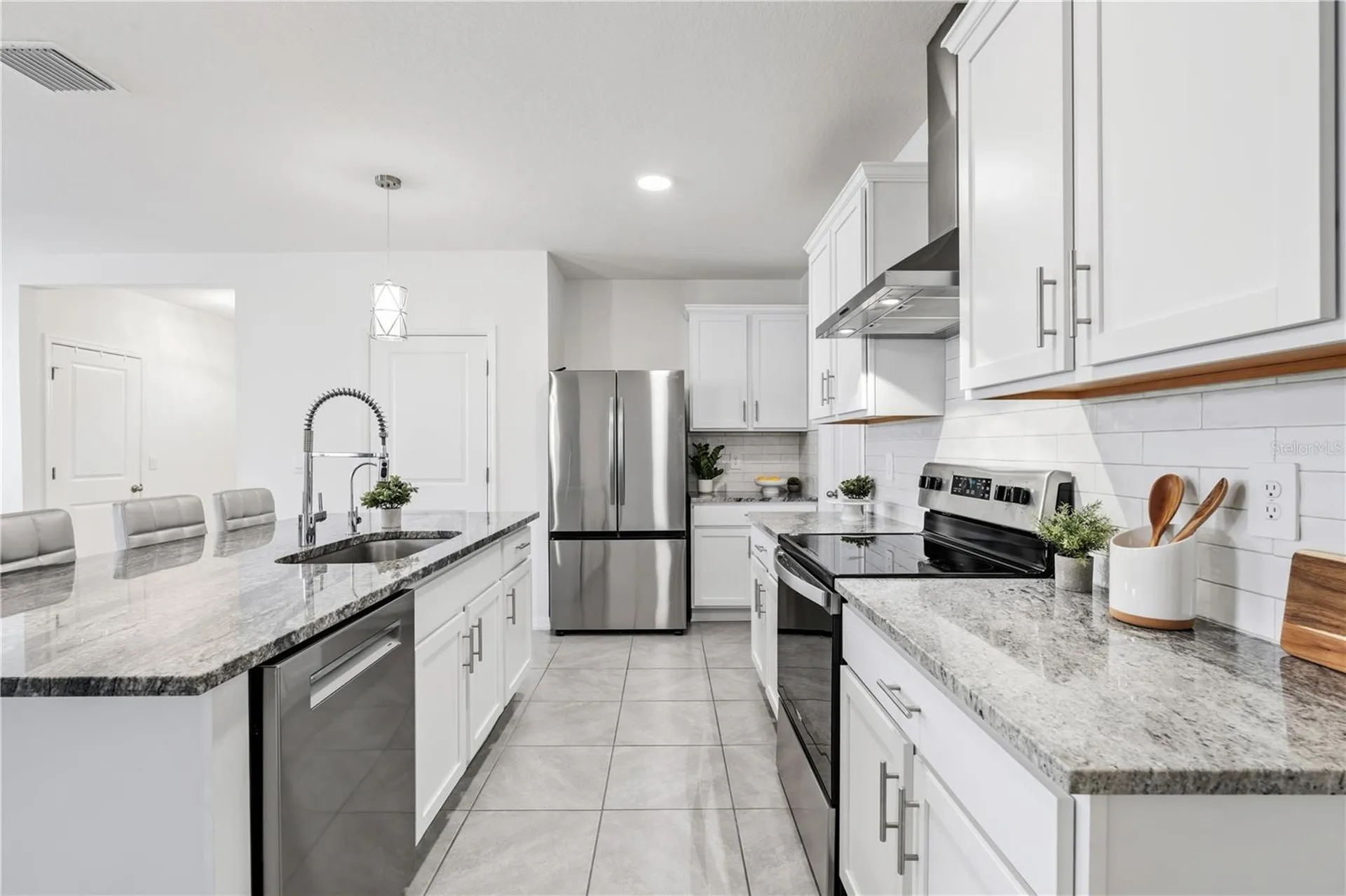 3307 Hilltop Circle Bradenton FL 34211