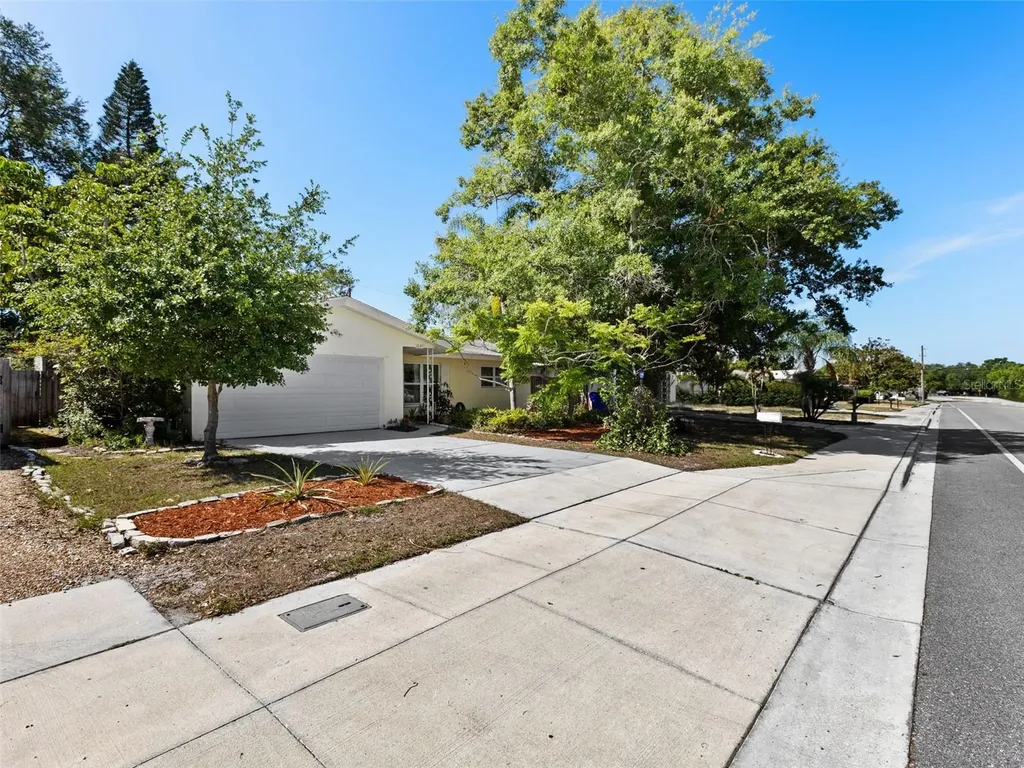 2047 Greenbriar Boulevard Clearwater FL 33763