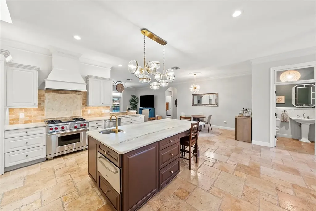 2028 Illinois Avenue NE St Petersburg FL 33703