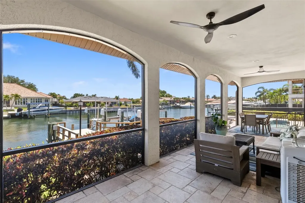 2028 Illinois Avenue NE St Petersburg FL 33703