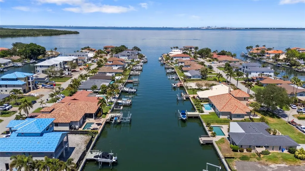 2028 Illinois Avenue NE St Petersburg FL 33703