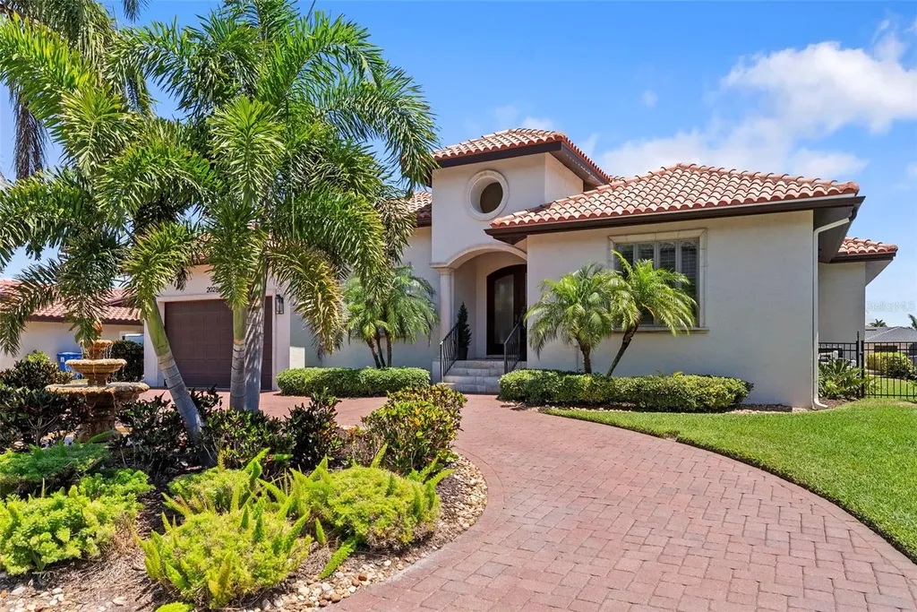 2028 Illinois Avenue NE St Petersburg FL 33703