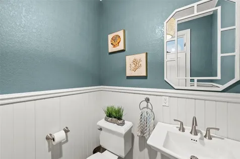 2028 Illinois Avenue NE St Petersburg FL 33703