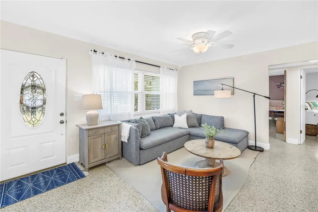 4039 Alberca Way S St Petersburg FL 33712