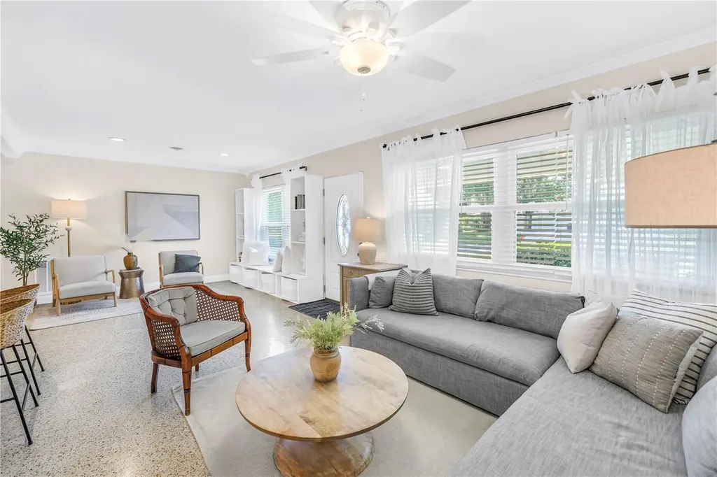 4039 Alberca Way S St Petersburg FL 33712