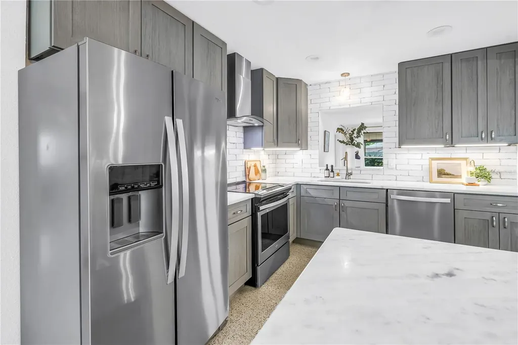 4039 Alberca Way S St Petersburg FL 33712