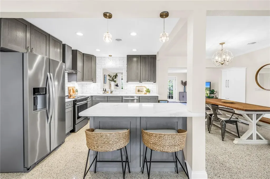 4039 Alberca Way S St Petersburg FL 33712