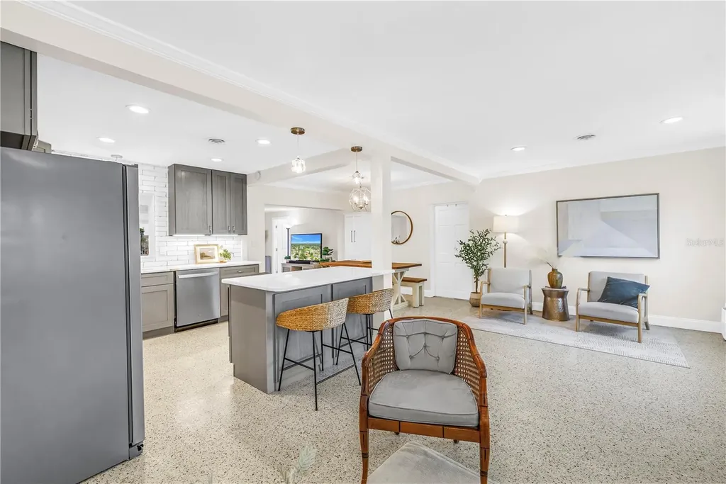 4039 Alberca Way S St Petersburg FL 33712