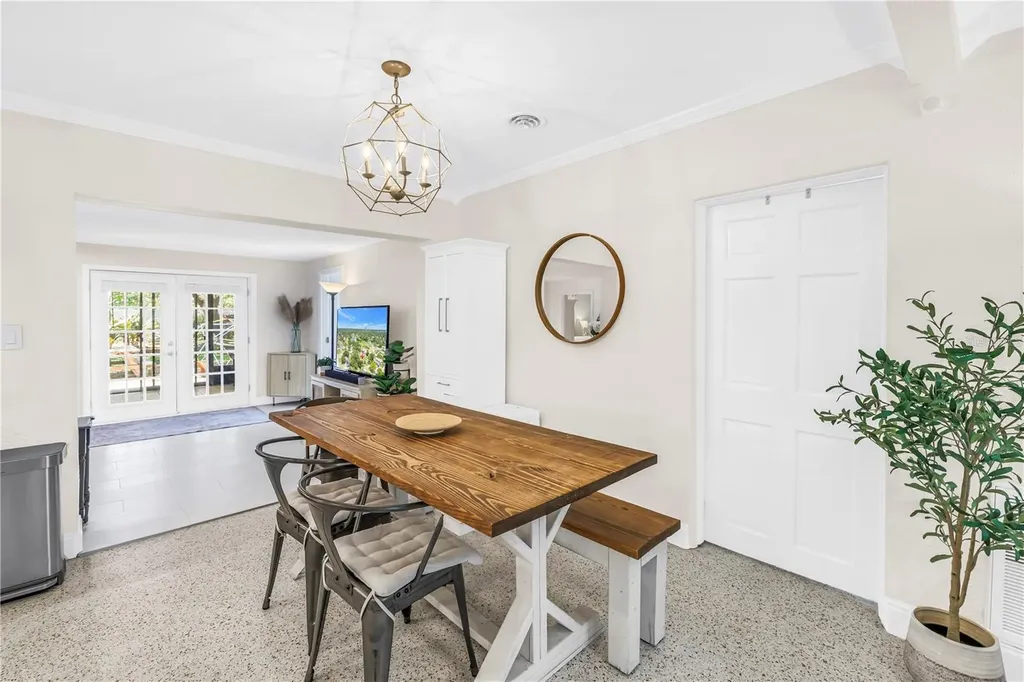 4039 Alberca Way S St Petersburg FL 33712
