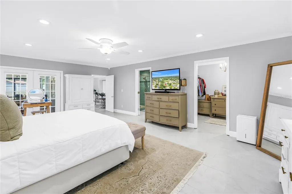 4039 Alberca Way S St Petersburg FL 33712