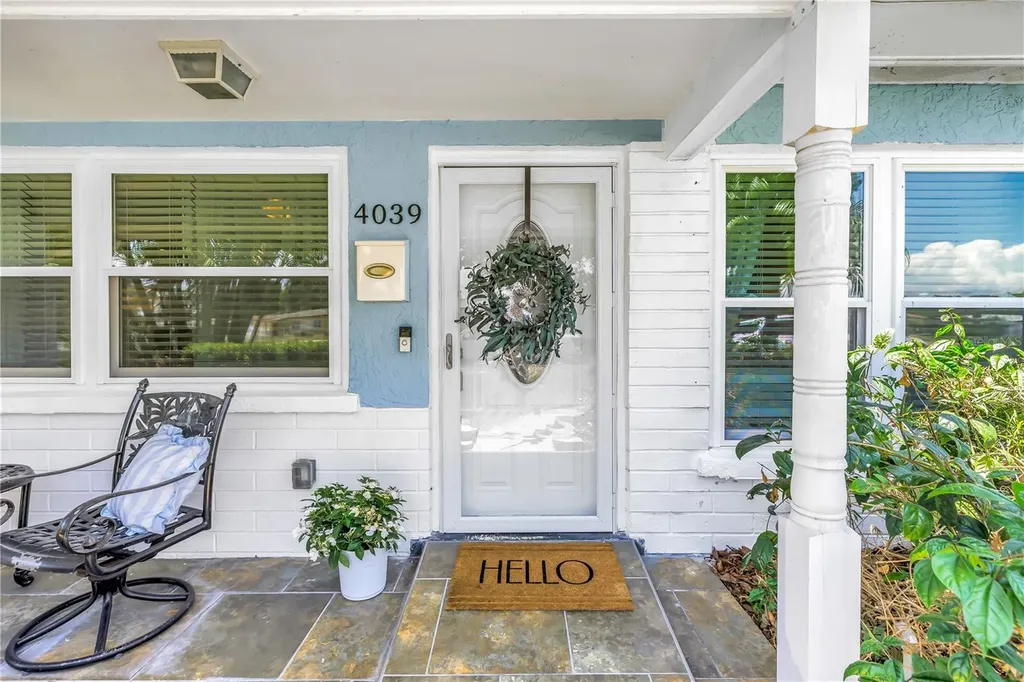 4039 Alberca Way S St Petersburg FL 33712