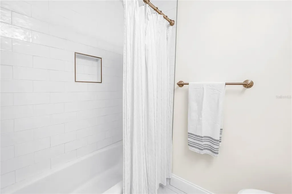 4039 Alberca Way S St Petersburg FL 33712