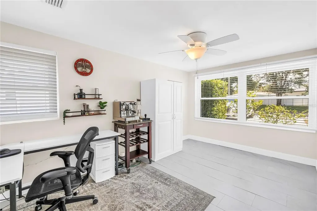 4039 Alberca Way S St Petersburg FL 33712