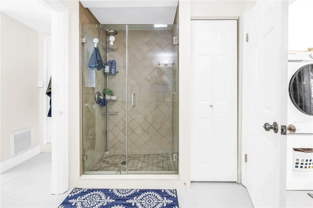 4039 Alberca Way S St Petersburg FL 33712