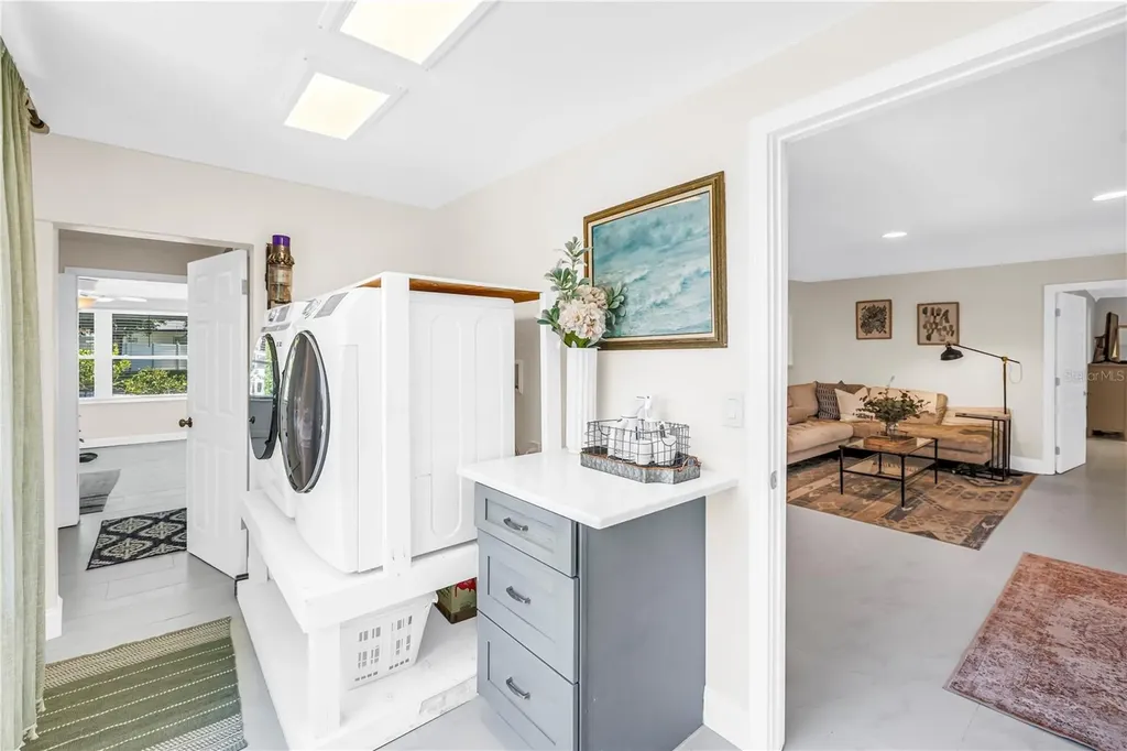 4039 Alberca Way S St Petersburg FL 33712