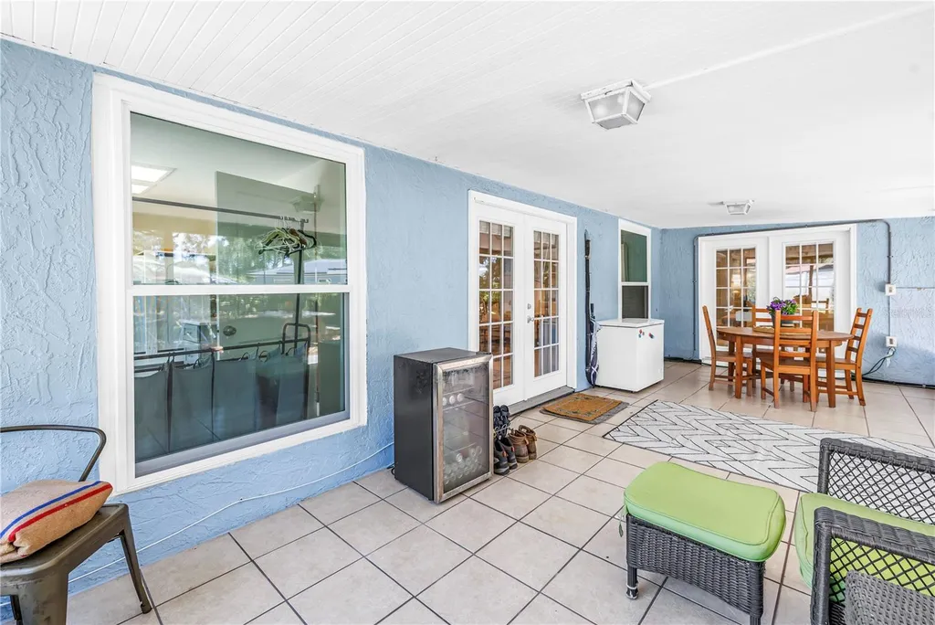 4039 Alberca Way S St Petersburg FL 33712