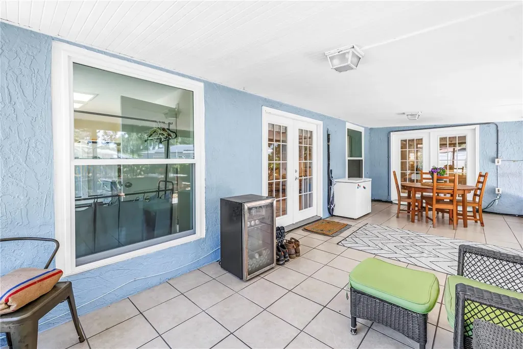 4039 Alberca Way S St Petersburg FL 33712