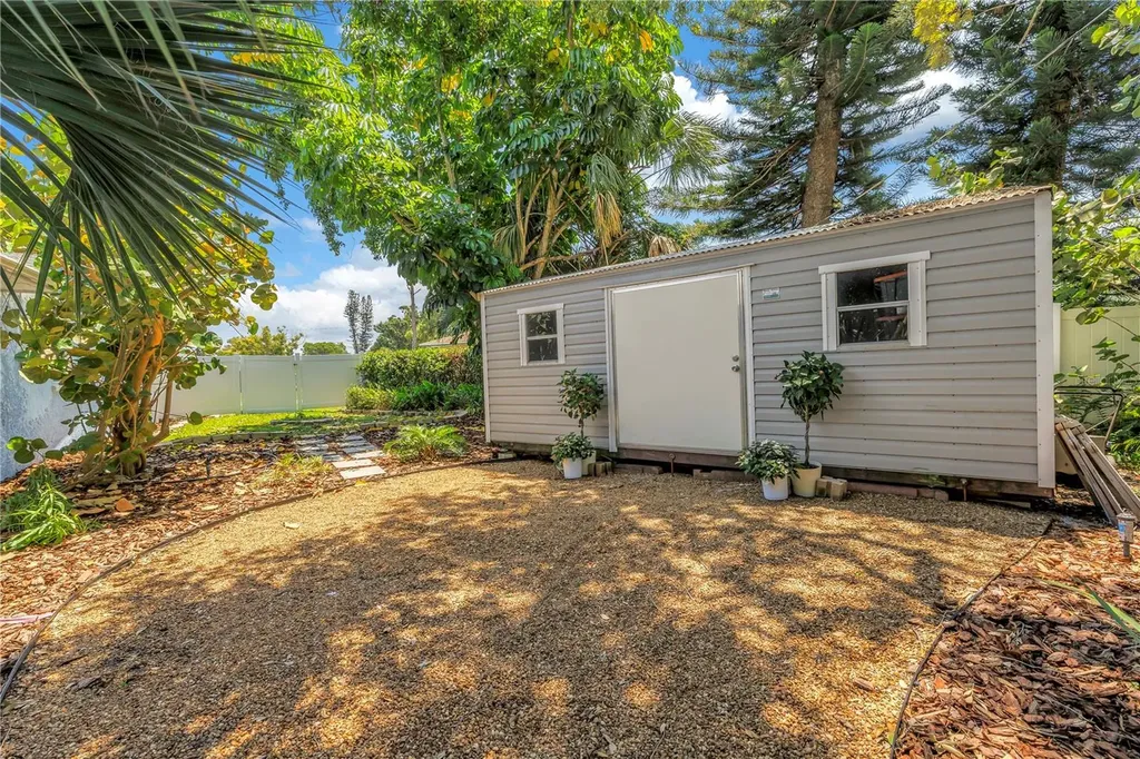 4039 Alberca Way S St Petersburg FL 33712