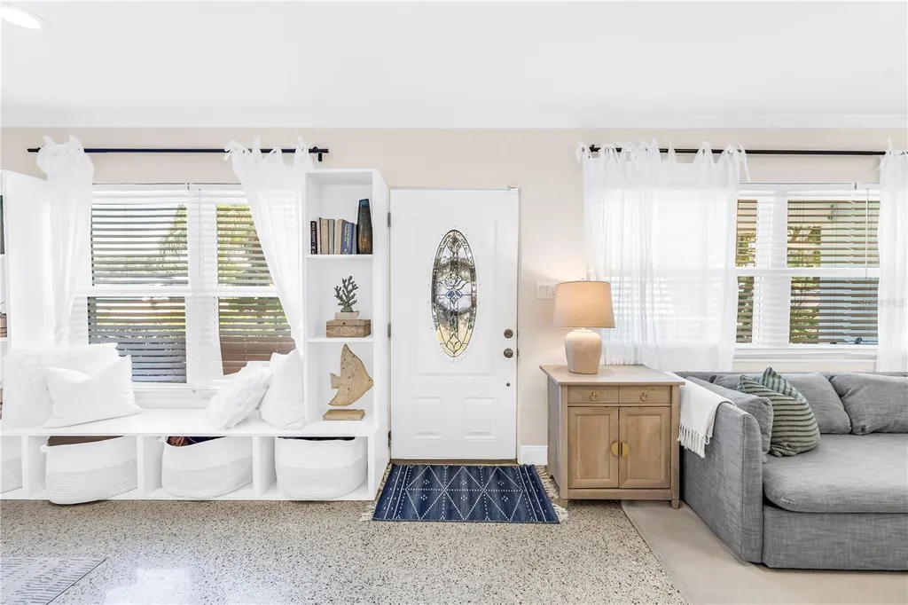 4039 Alberca Way S St Petersburg FL 33712