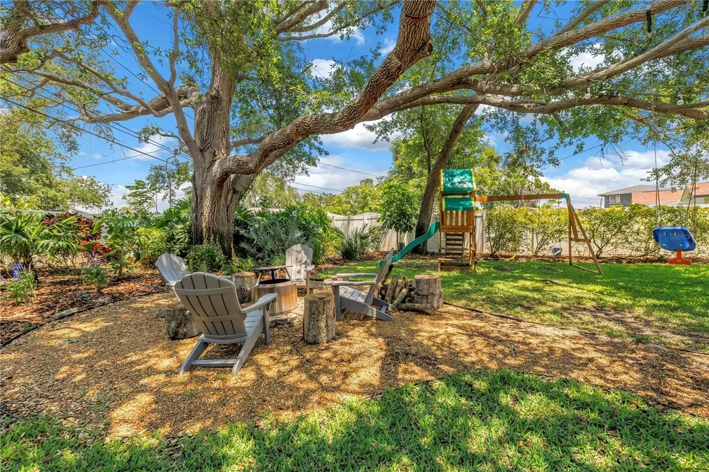 4039 Alberca Way S St Petersburg FL 33712