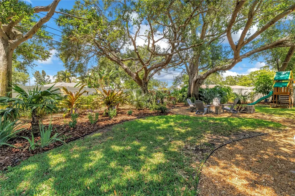 4039 Alberca Way S St Petersburg FL 33712