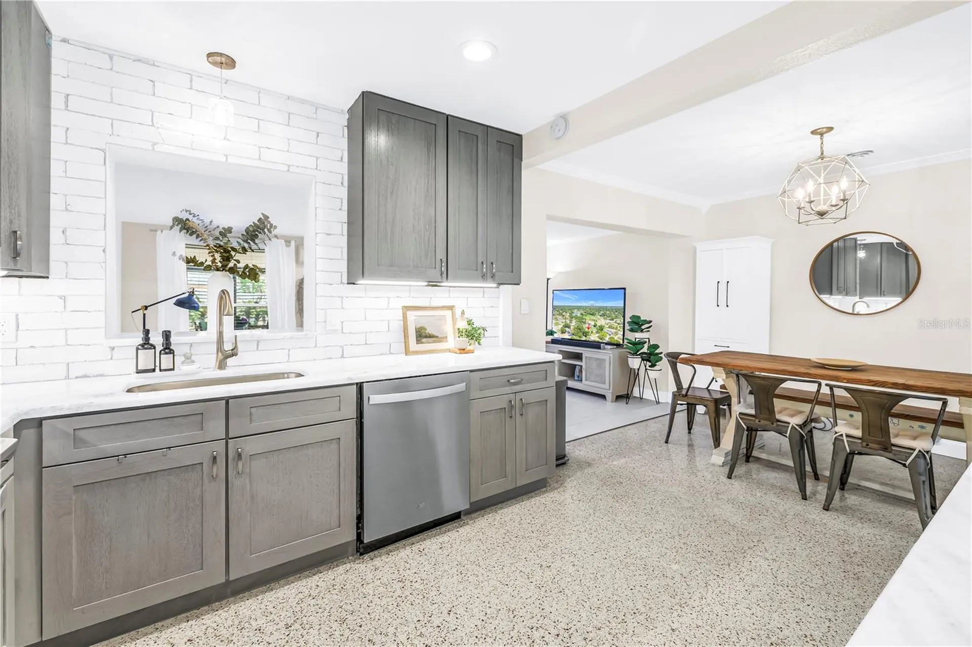 4039 Alberca Way S St Petersburg FL 33712