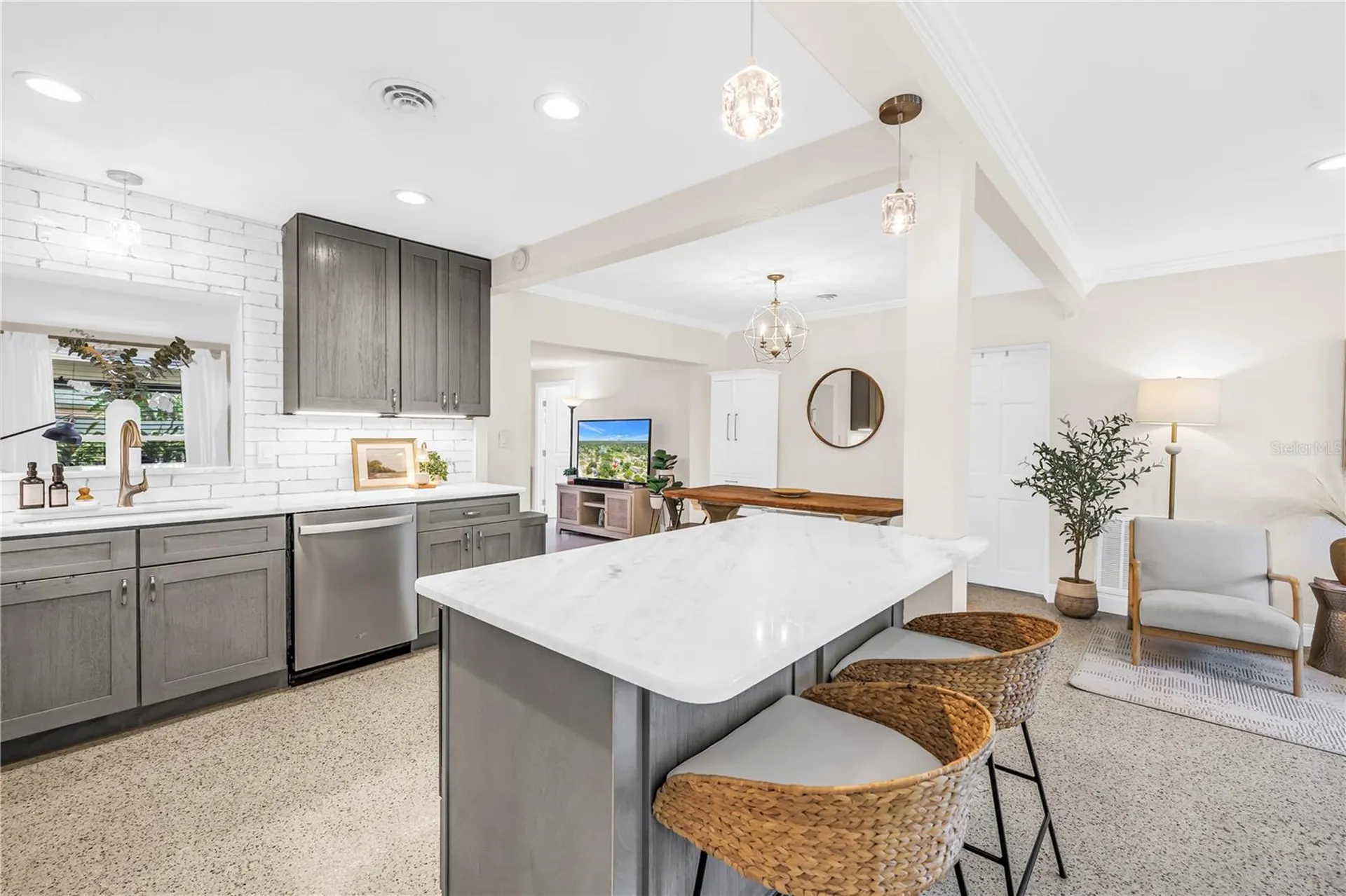 4039 Alberca Way S St Petersburg FL 33712