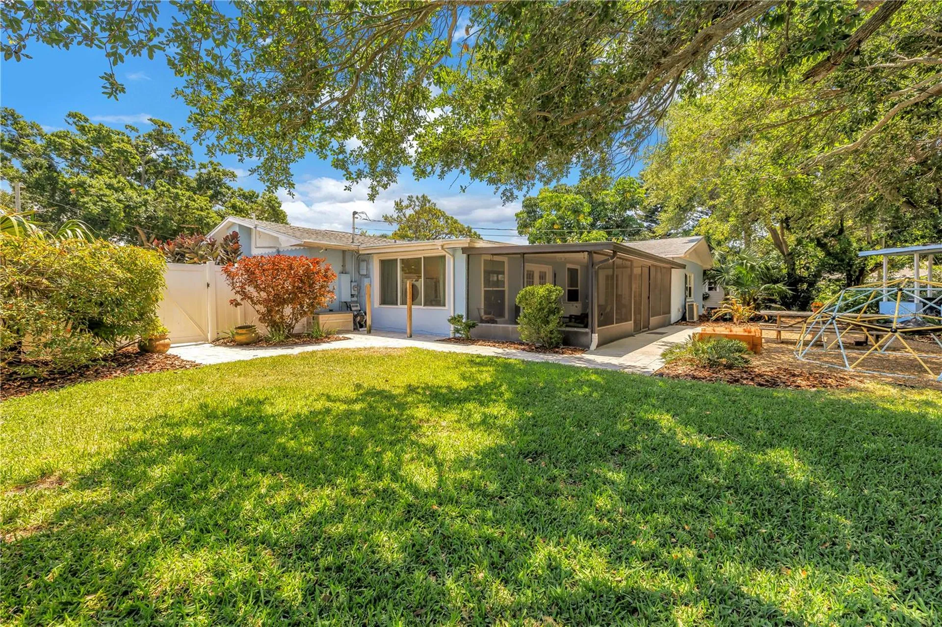 4039 Alberca Way S St Petersburg FL 33712