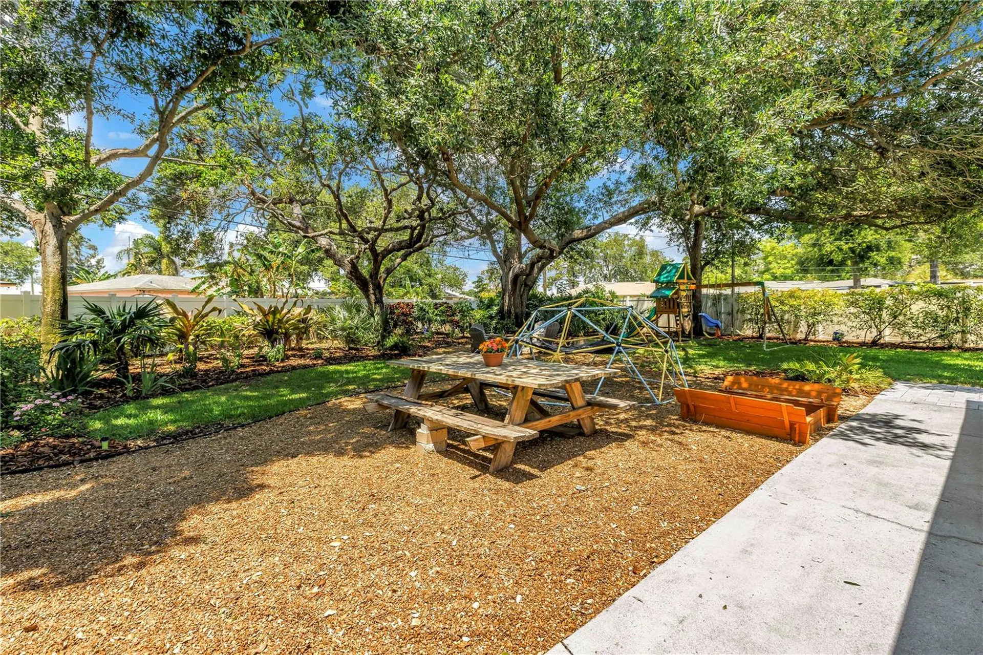 4039 Alberca Way S St Petersburg FL 33712