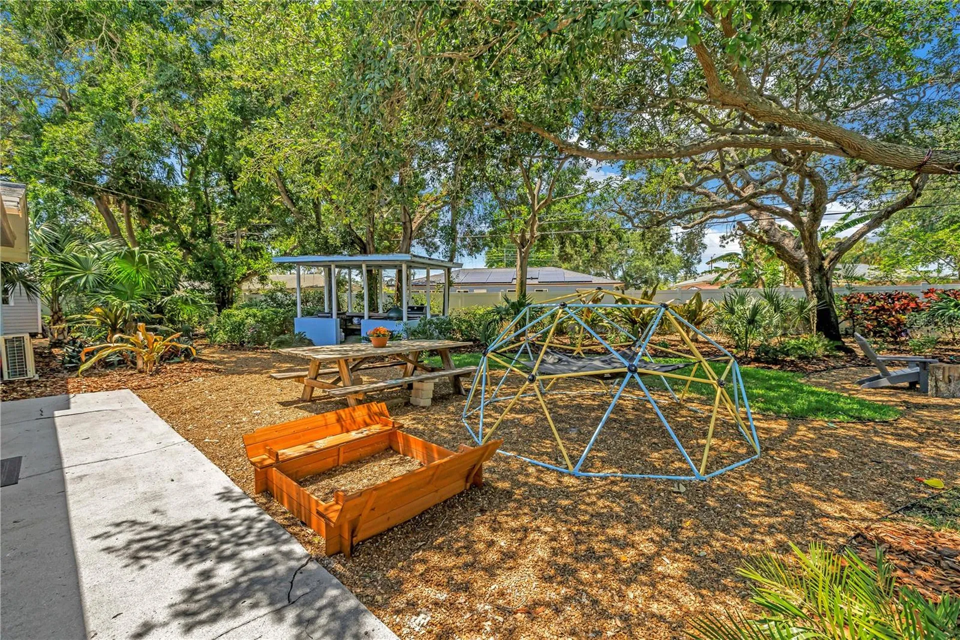 4039 Alberca Way S St Petersburg FL 33712
